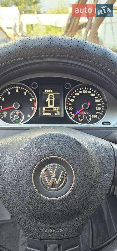 Универсал Volkswagen Passat 2012 в Киеве
