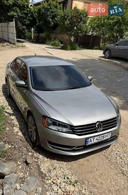 Седан Volkswagen Passat 2013 в Черновцах