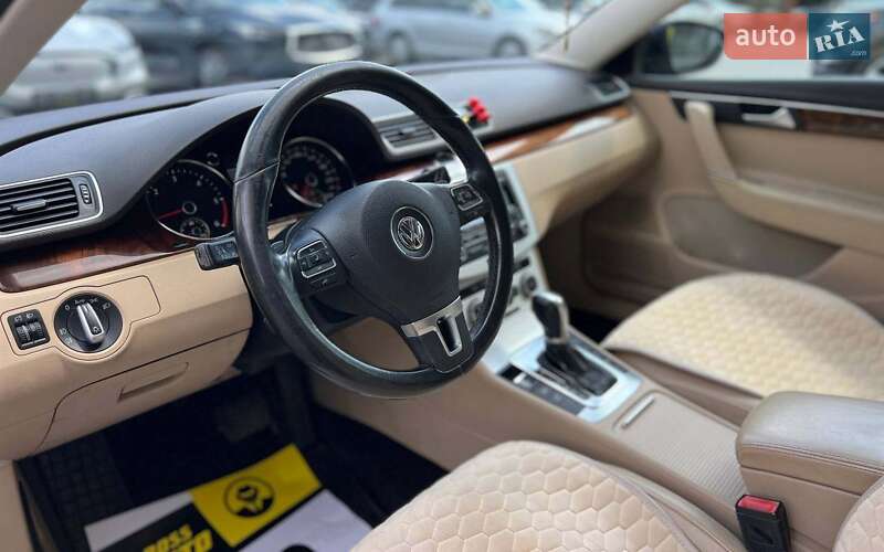 Универсал Volkswagen Passat 2012 в Ивано-Франковске