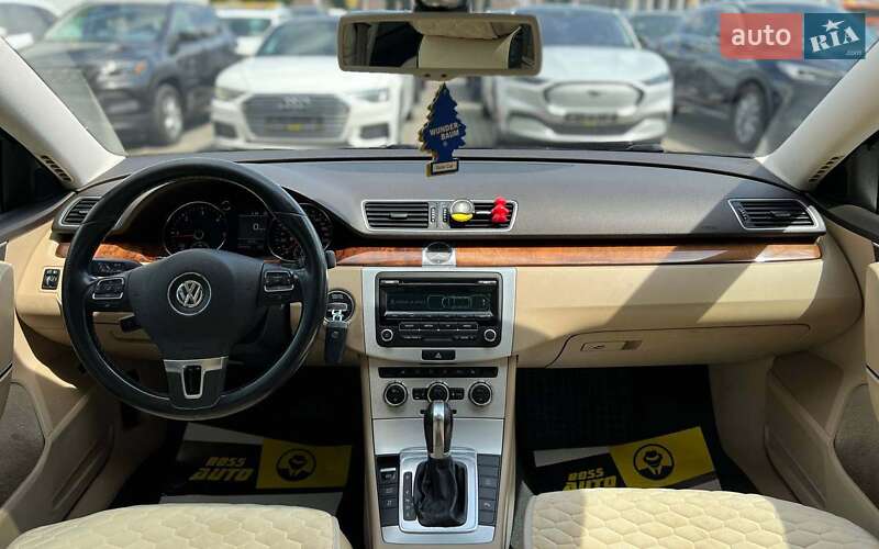 Универсал Volkswagen Passat 2012 в Ивано-Франковске