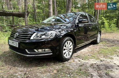 Седан Volkswagen Passat 2013 в Киеве