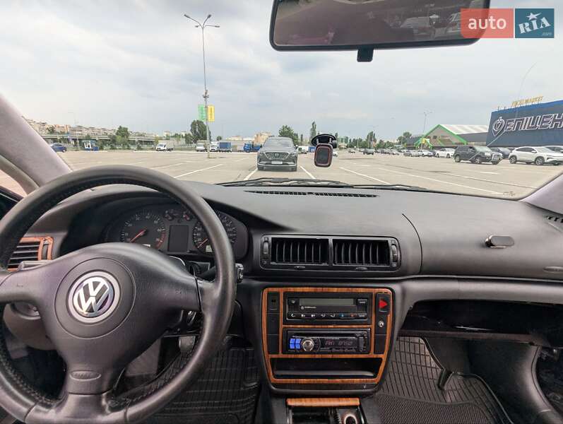 Седан Volkswagen Passat 1999 в Буче