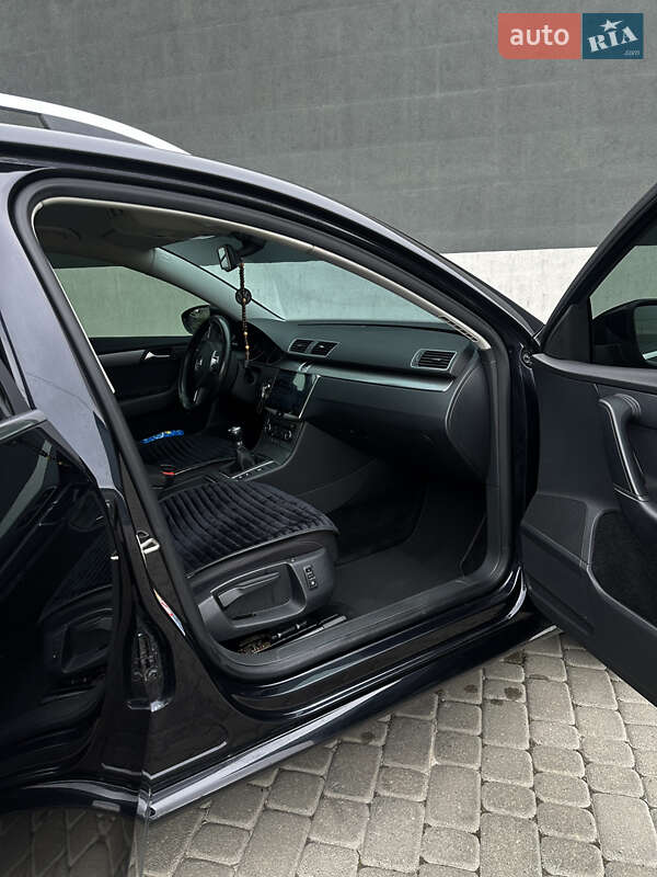 Универсал Volkswagen Passat 2011 в Тернополе
