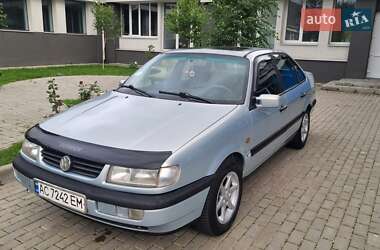 Седан Volkswagen Passat 1994 в Луцьку