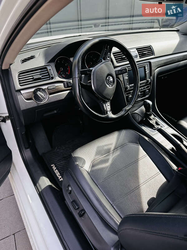 Седан Volkswagen Passat 2015 в Хмельницком