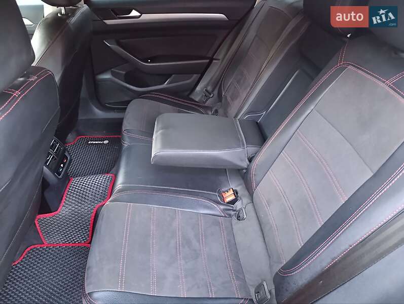 Універсал Volkswagen Passat 2015 в Монастириській