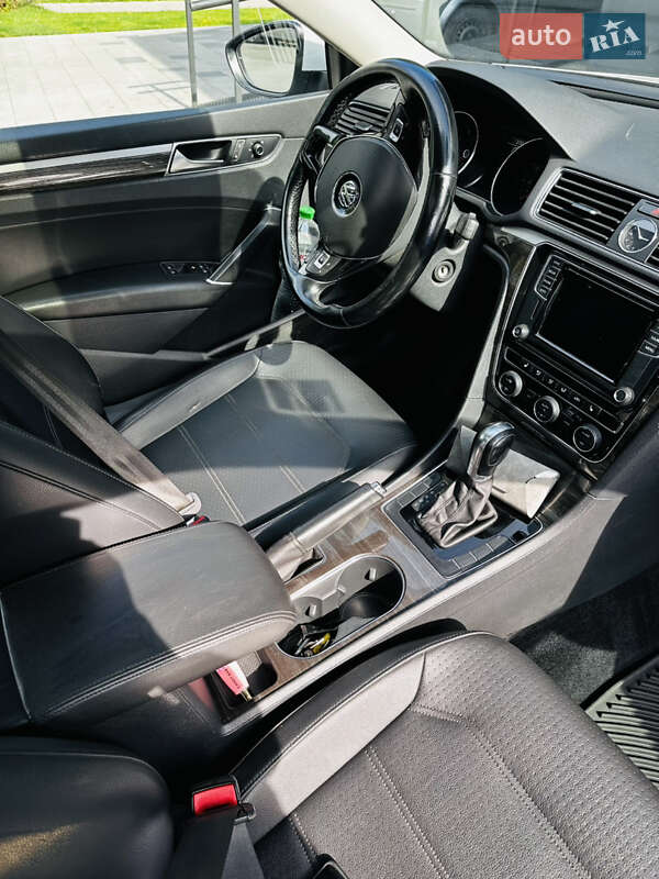 Седан Volkswagen Passat 2015 в Хмельницком