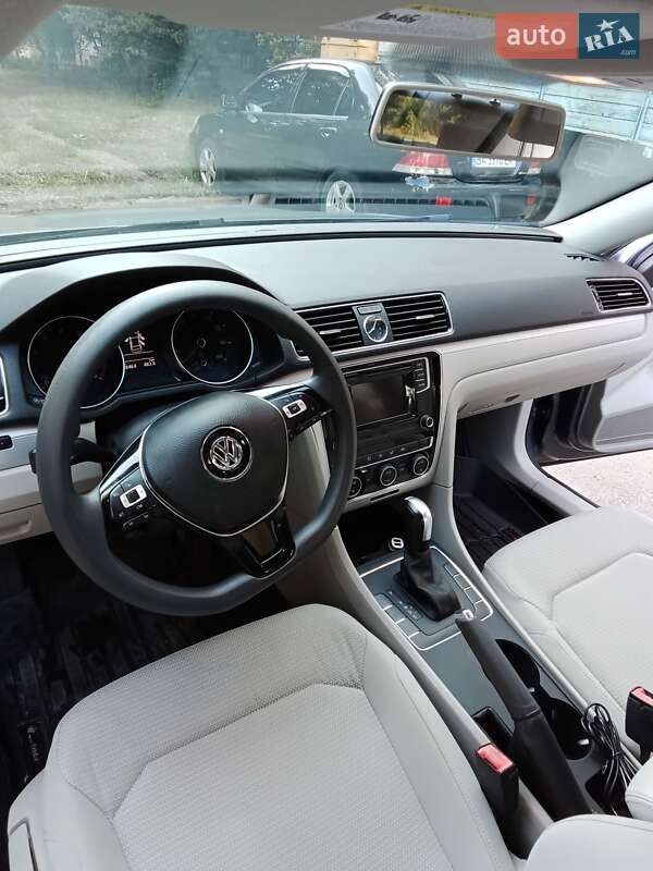Седан Volkswagen Passat 2017 в Кропивницком