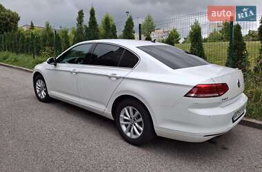 Седан Volkswagen Passat 2018 в Львові