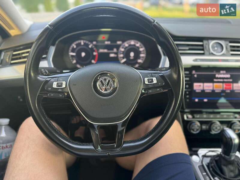 Седан Volkswagen Passat 2017 в Ужгороде
