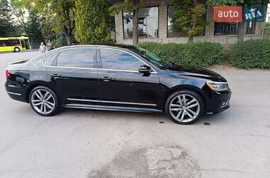 Седан Volkswagen Passat 2016 в Львові