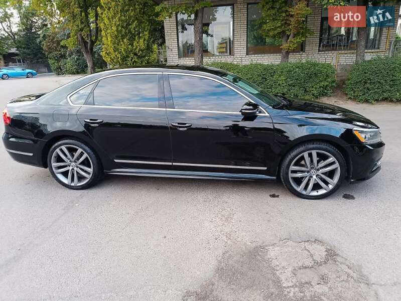 Седан Volkswagen Passat 2016 в Львове