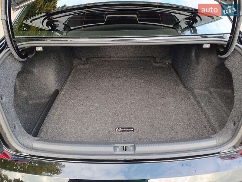 Седан Volkswagen Passat 2016 в Львове