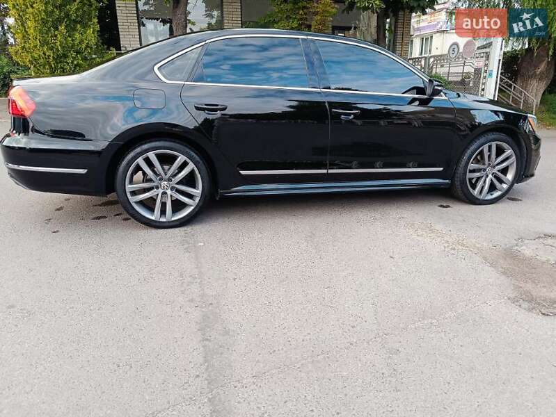 Седан Volkswagen Passat 2016 в Львове