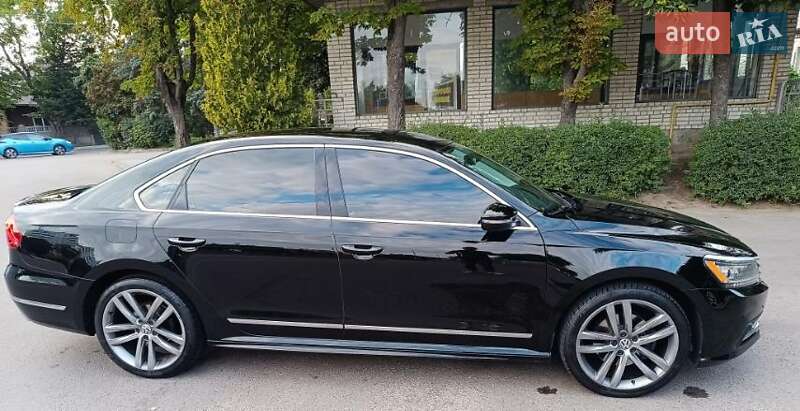 Седан Volkswagen Passat 2016 в Львове