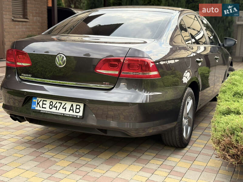 Седан Volkswagen Passat 2011 в Днепре