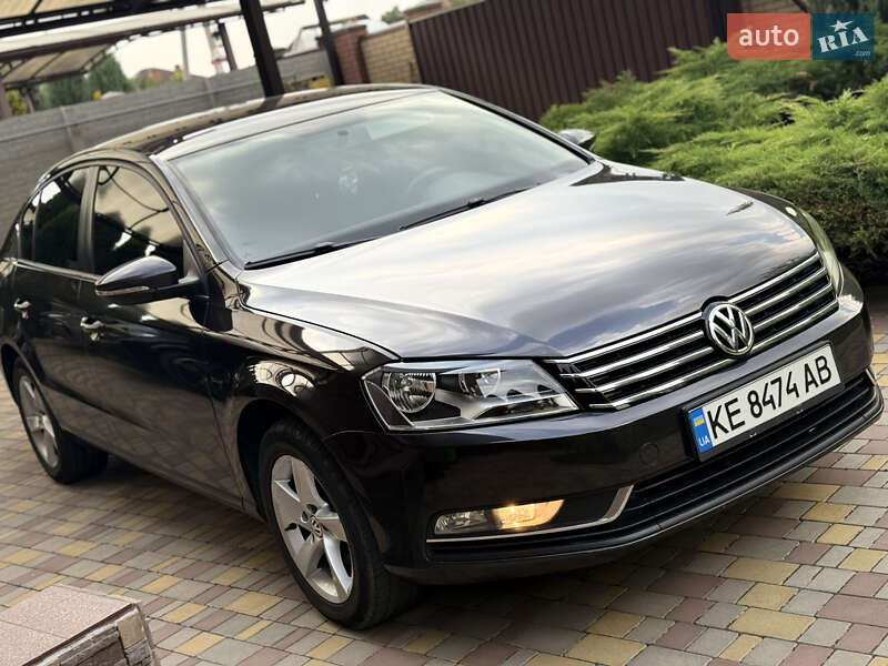 Седан Volkswagen Passat 2011 в Днепре