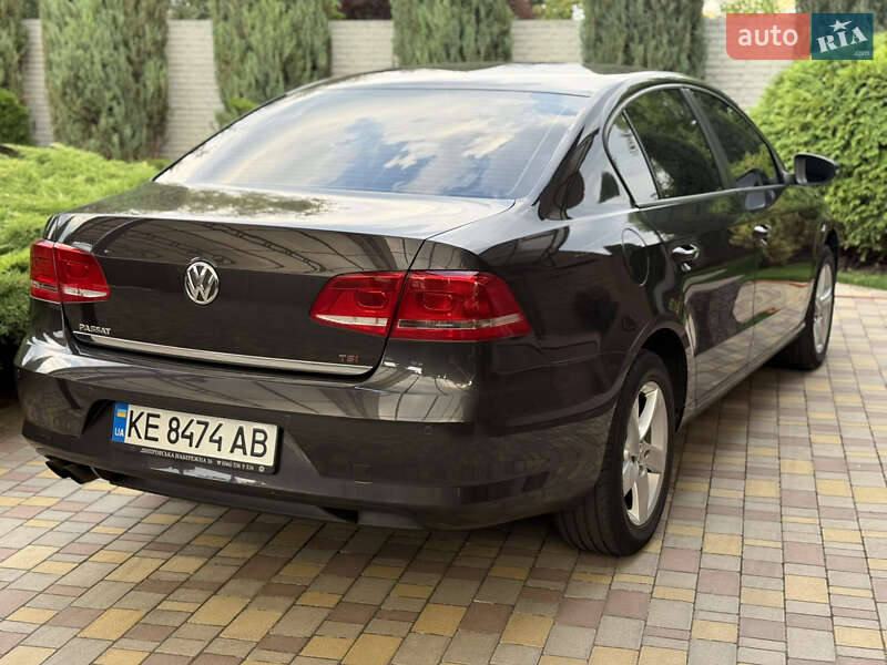 Седан Volkswagen Passat 2011 в Днепре