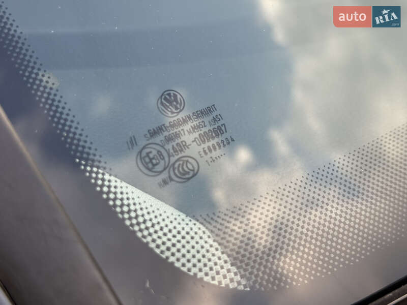 Седан Volkswagen Passat 2011 в Днепре