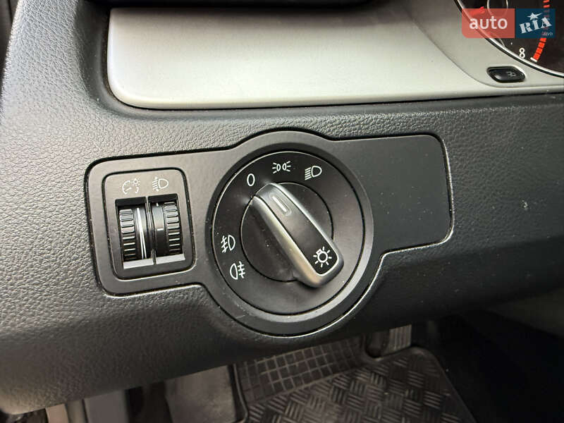 Седан Volkswagen Passat 2011 в Днепре