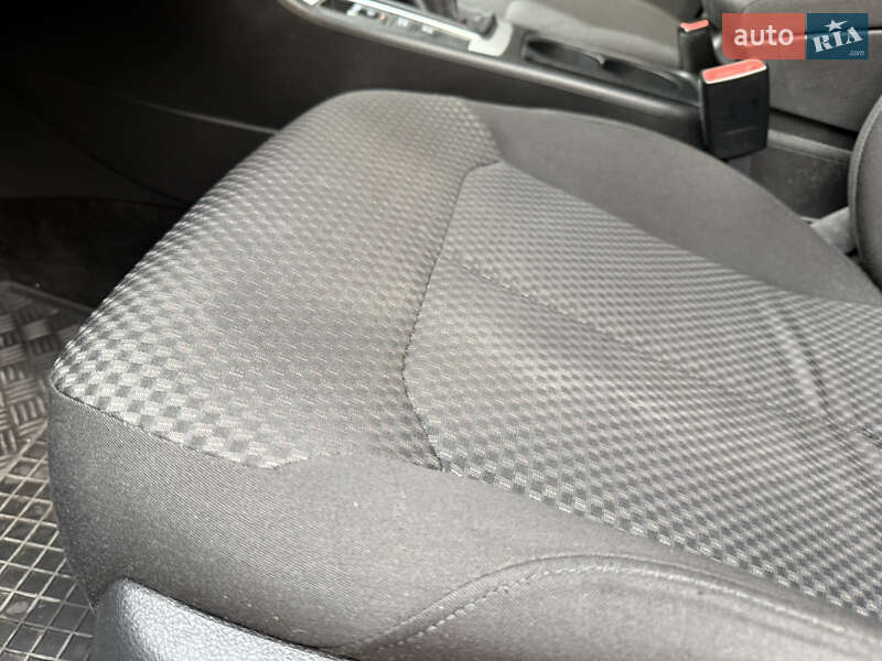 Седан Volkswagen Passat 2011 в Днепре