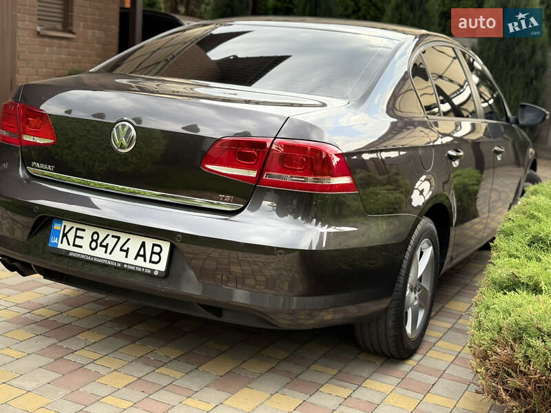 Седан Volkswagen Passat 2011 в Днепре