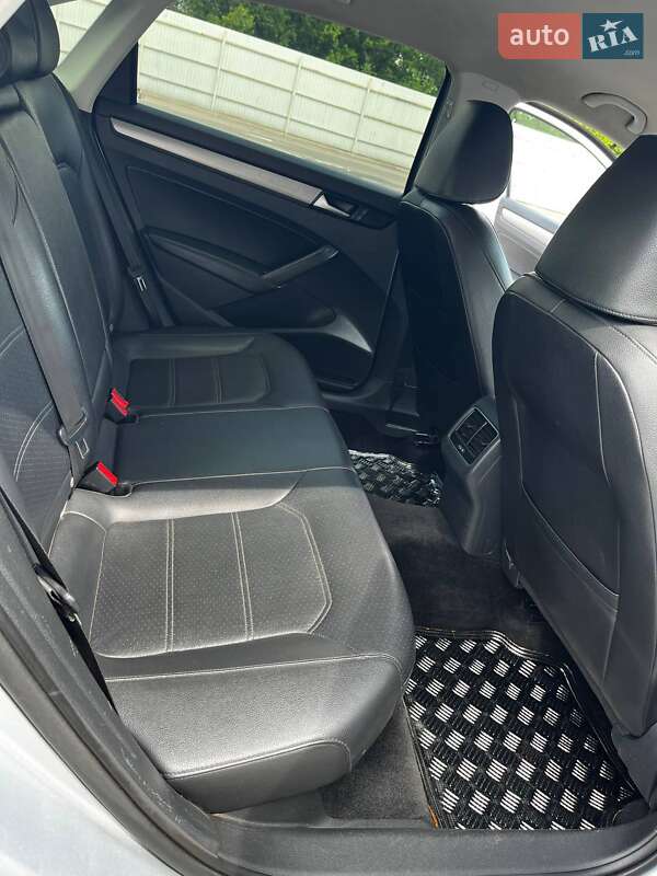 Седан Volkswagen Passat 2014 в Кременчуге