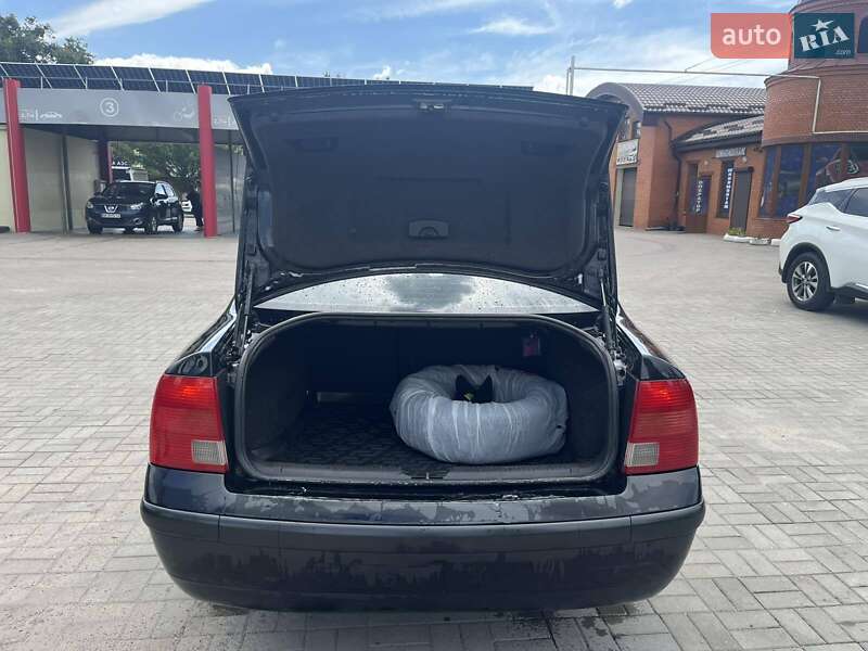 Седан Volkswagen Passat 1997 в Дубно