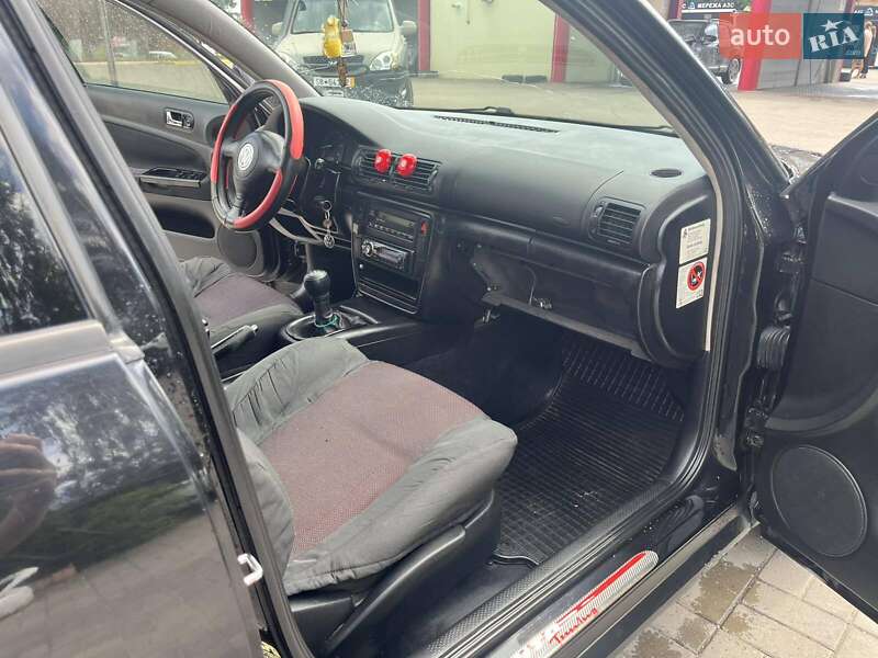 Седан Volkswagen Passat 1997 в Дубно