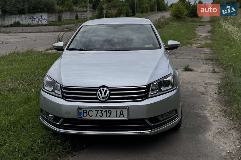 Седан Volkswagen Passat 2011 в Львове