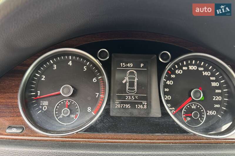 Седан Volkswagen Passat 2011 в Львове