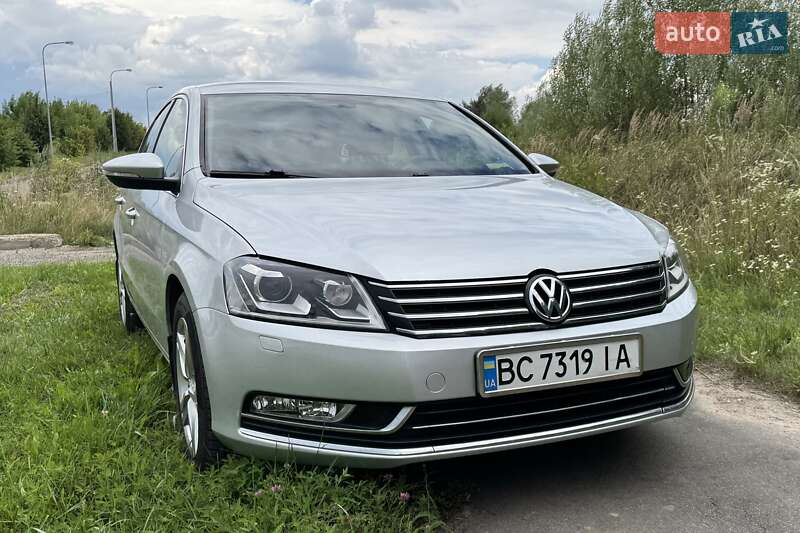 Седан Volkswagen Passat 2011 в Львове
