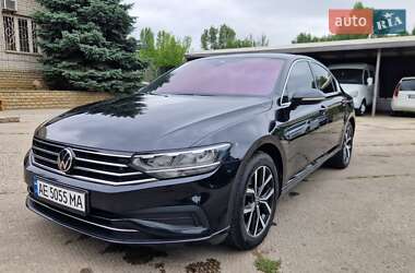 Седан Volkswagen Passat 2021 в Днепре