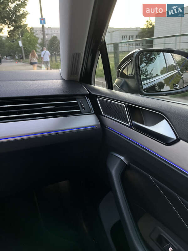 Универсал Volkswagen Passat 2019 в Киеве фото 33 Универсал Volkswagen Passat 2019 в Киеве