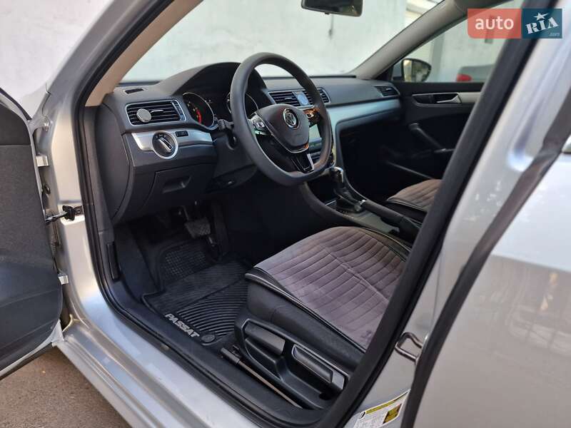 Седан Volkswagen Passat 2016 в Одессе