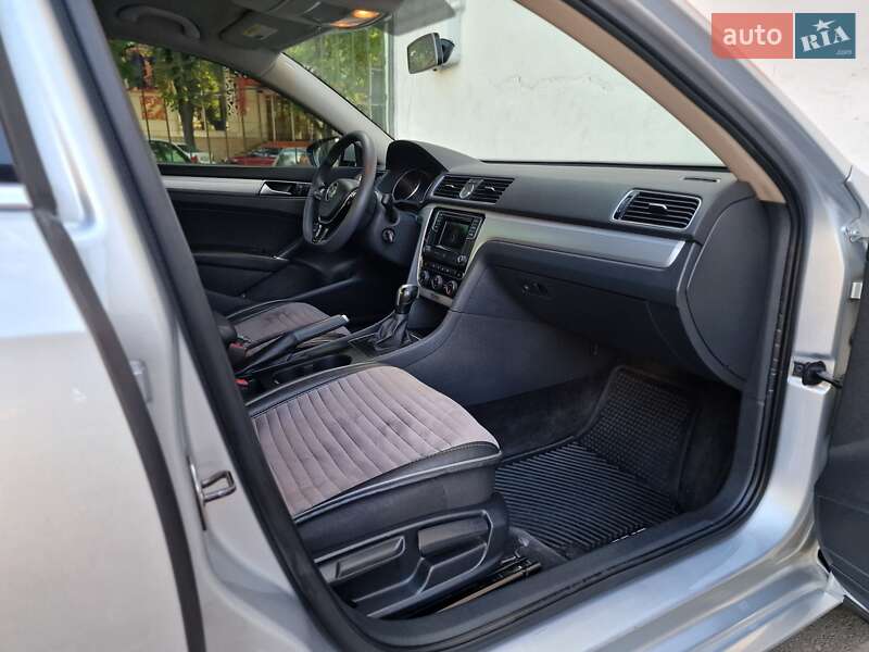 Седан Volkswagen Passat 2016 в Одессе