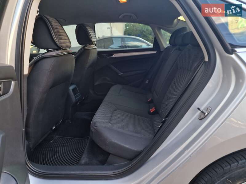 Седан Volkswagen Passat 2016 в Одессе