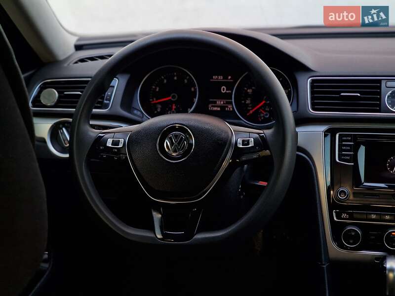 Седан Volkswagen Passat 2016 в Одессе