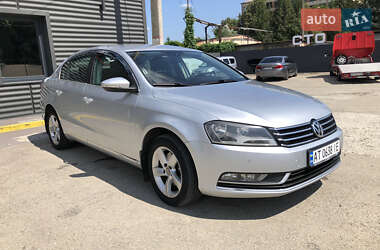 Седан Volkswagen Passat 2013 в Ивано-Франковске