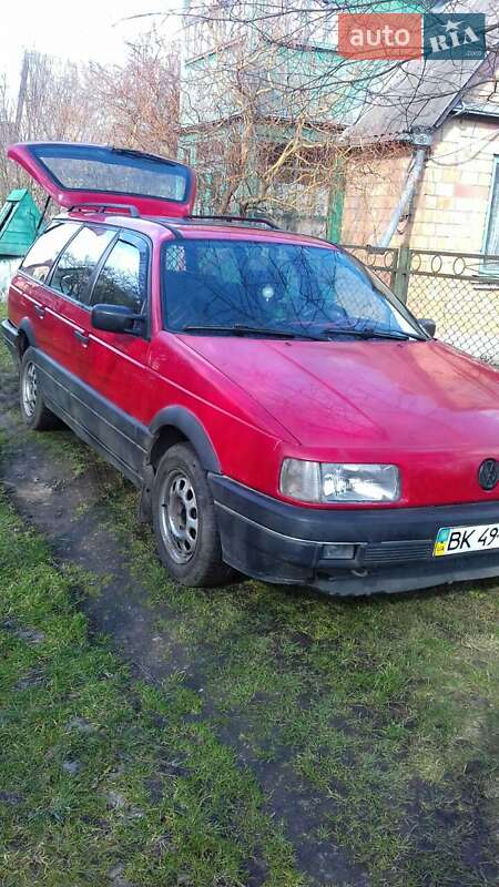 Універсал Volkswagen Passat 1989 в Рівному
