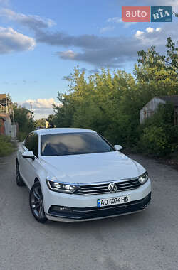 Седан Volkswagen Passat 2016 в Ивано-Франковске