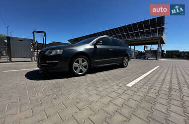 Універсал Volkswagen Passat 2009 в Луцьку