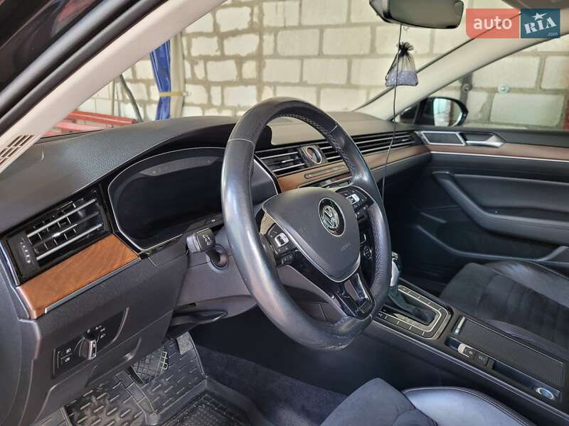 Седан Volkswagen Passat 2017 в Первомайске