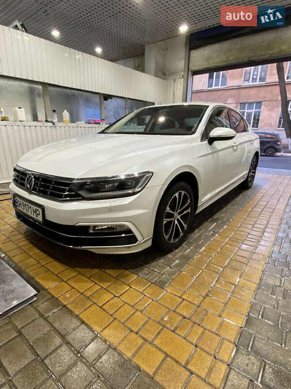 Седан Volkswagen Passat 2018 в Одессе