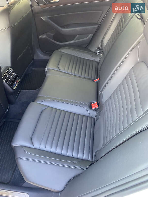 Седан Volkswagen Passat 2018 в Одессе