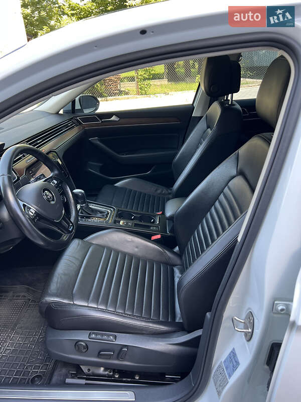 Седан Volkswagen Passat 2017 в Борщеве фото 26 Седан Volkswagen Passat 2017 в Борщеве