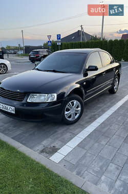 Седан Volkswagen Passat 1999 в Луцке