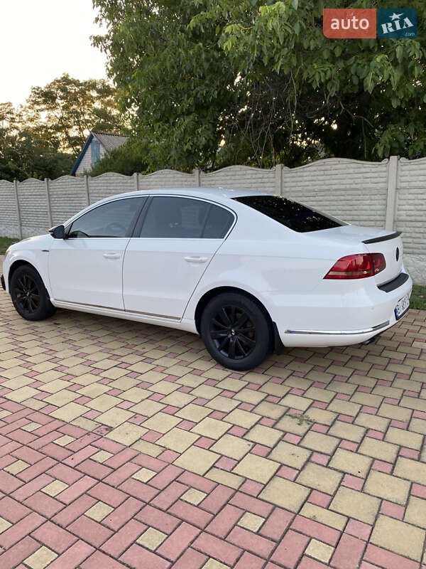 Седан Volkswagen Passat 2013 в Глобине