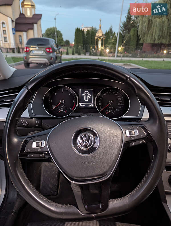 Універсал Volkswagen Passat 2015 в Львові