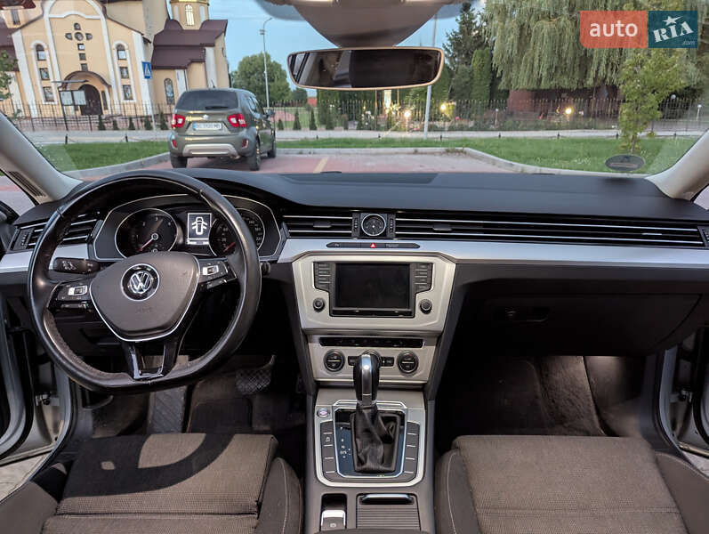 Універсал Volkswagen Passat 2015 в Львові